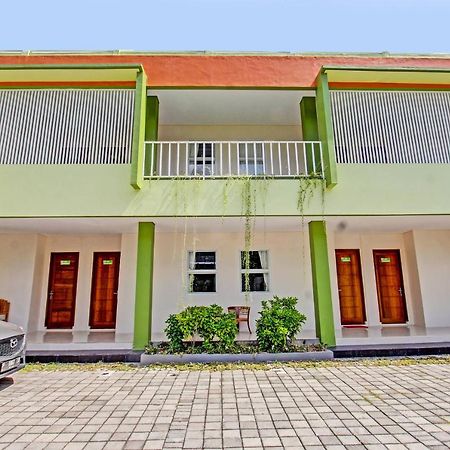 Capital O 91384 Rintaka Residence Сенгиги Екстериор снимка