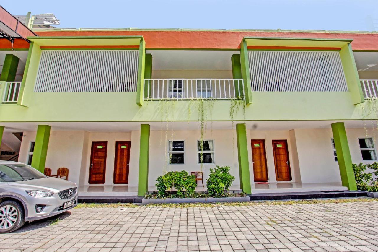 Capital O 91384 Rintaka Residence Сенгиги Екстериор снимка