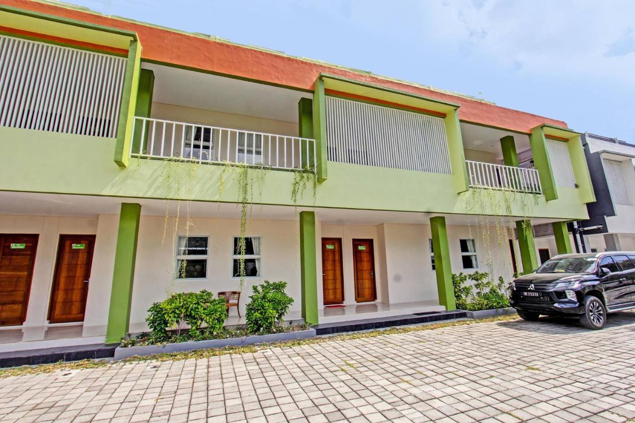 Capital O 91384 Rintaka Residence Сенгиги Екстериор снимка